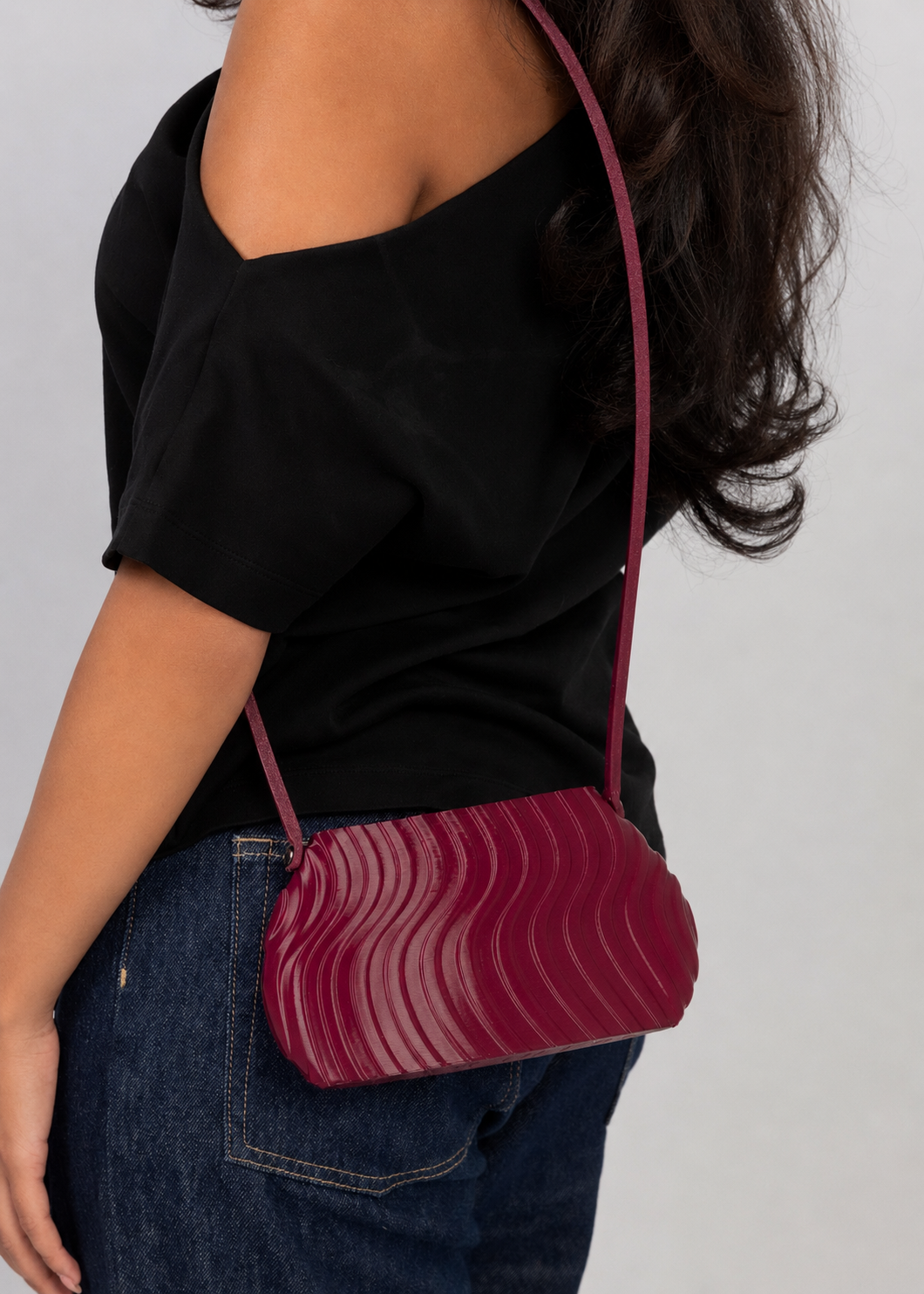 VS Long Shoulder Bag in Plum